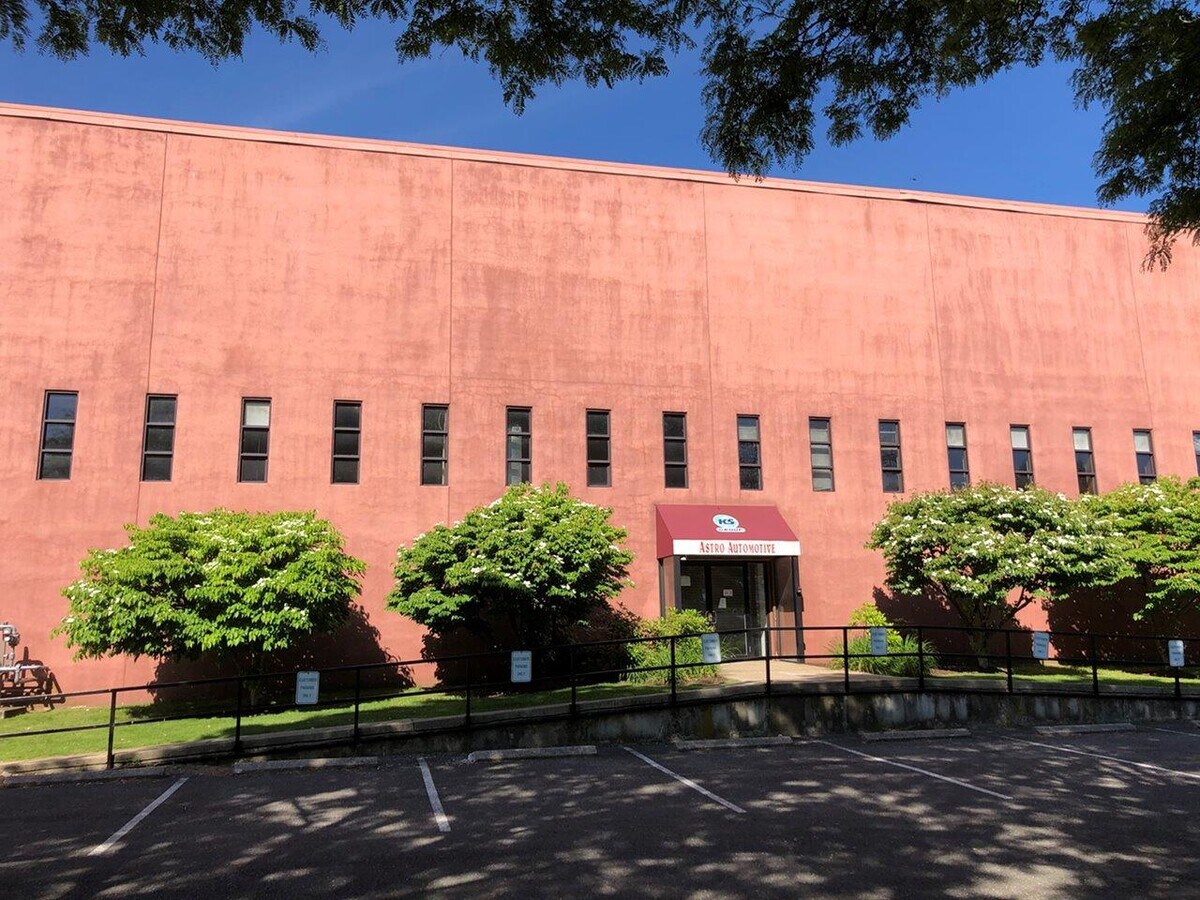 93 Triangle St, Danbury, CT 06810