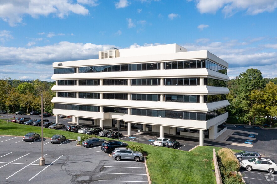 1104 Kenilworth Dr, Towson, MD for lease - Building Photo - Image 1 of 6