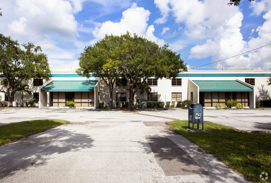 11801 28th St N, Saint Petersburg, FL for lease - Building Photo - Image 3 of 3