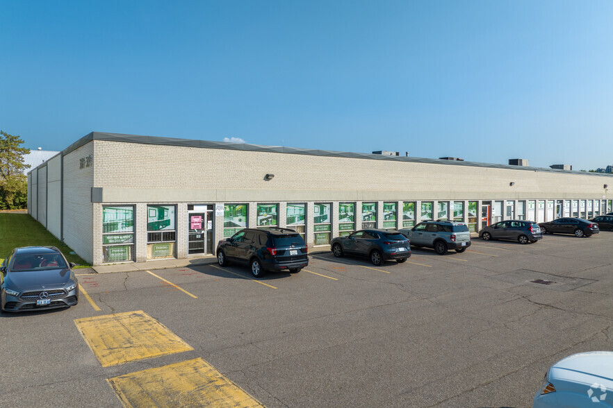 3041-3079 Universal Dr, Mississauga, ON for lease - Building Photo - Image 3 of 5