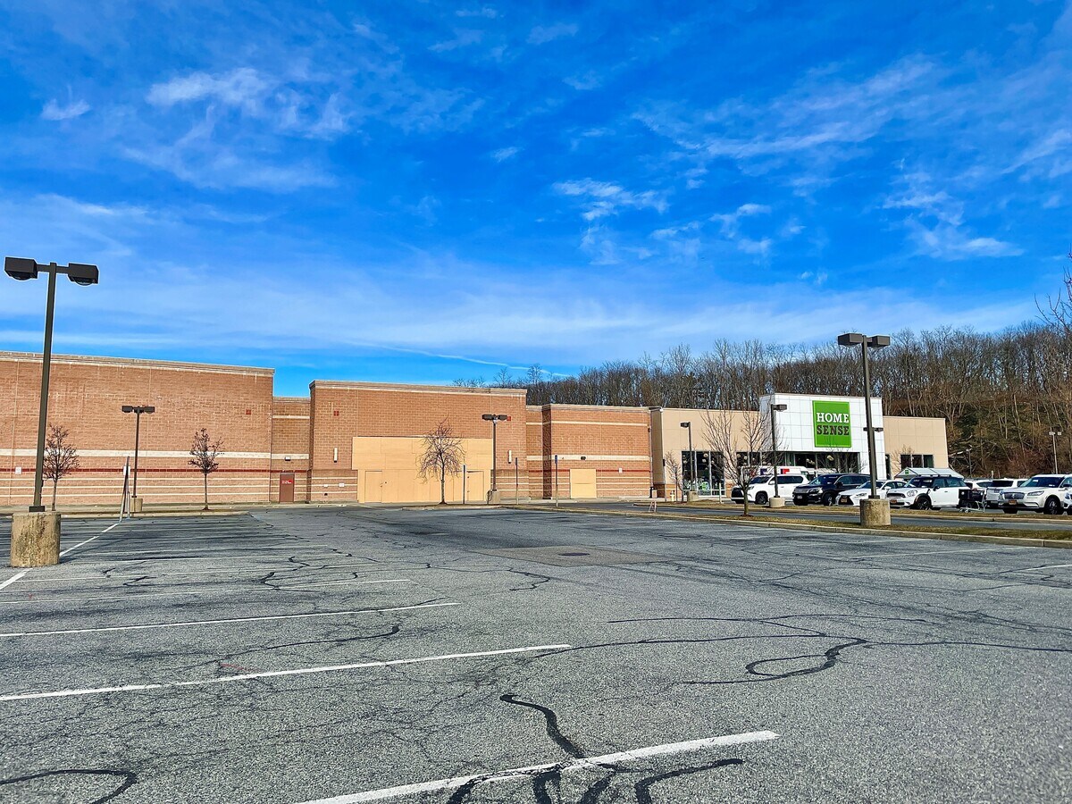 110 Garret Pl, Commack, NY 11725 Cosentino Commerce Center