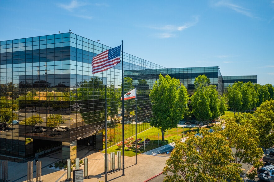 1500 Hughes Way, Long Beach, CA for lease - Primary Photo - Image 1 of 9