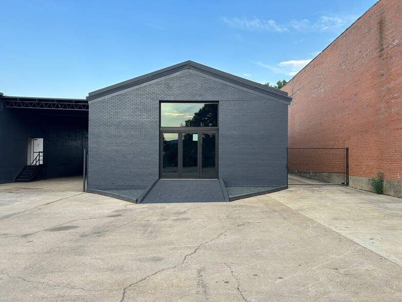 3120 Halifax St, Dallas, TX for lease - Building Photo - Image 2 of 6