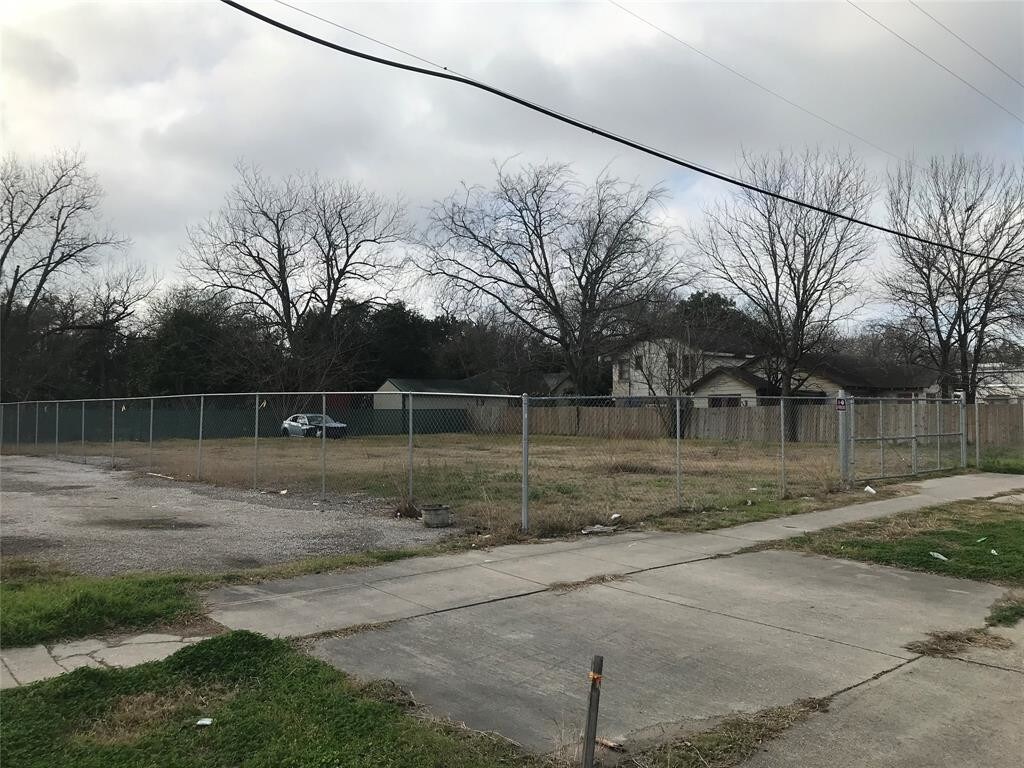 7127 N Shepherd Dr, Houston, TX 77091