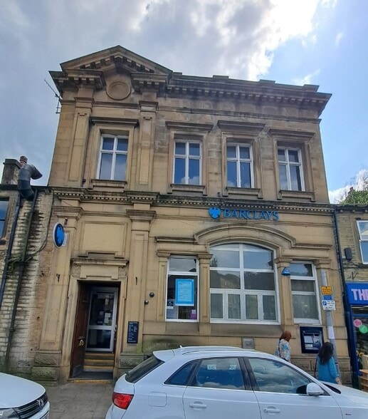 13-15 Victoria St, Holmfirth for sale - Primary Photo - Image 1 of 1