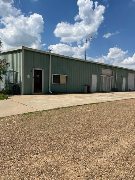 25 21st St W, Dickinson, ND for sale - Primary Photo - Image 1 of 3