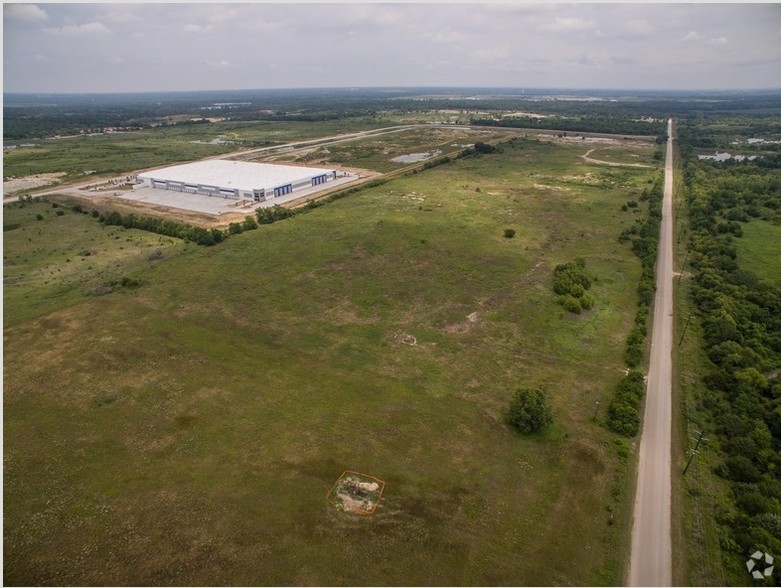 1700 E Pleasant Run Rd, Wilmer, TX for sale - Primary Photo - Image 1 of 1