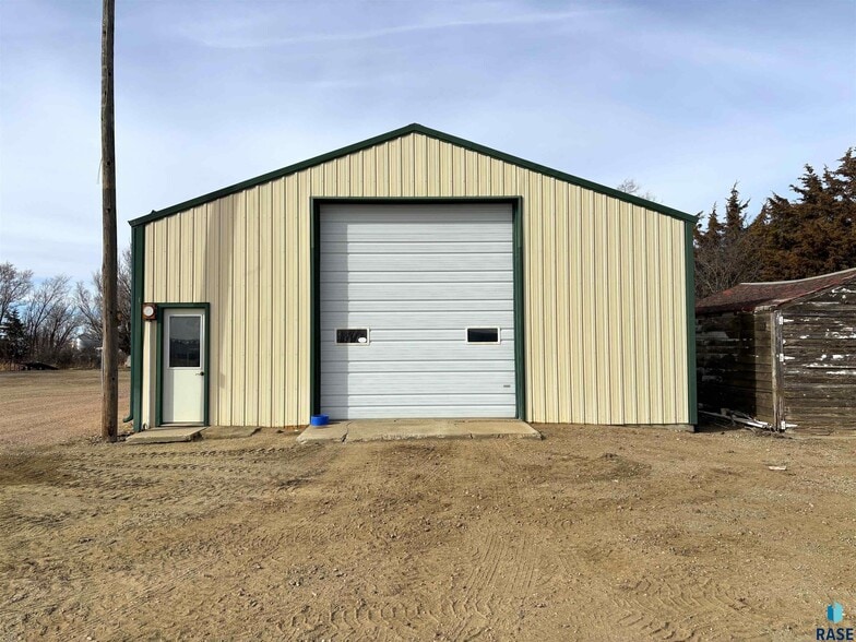 1603 N Broadway Ave, Miller, SD for sale - Building Photo - Image 2 of 37