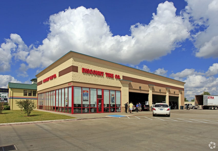 10223 W Broadway St, Pearland, TX for lease - Building Photo - Image 2 of 4