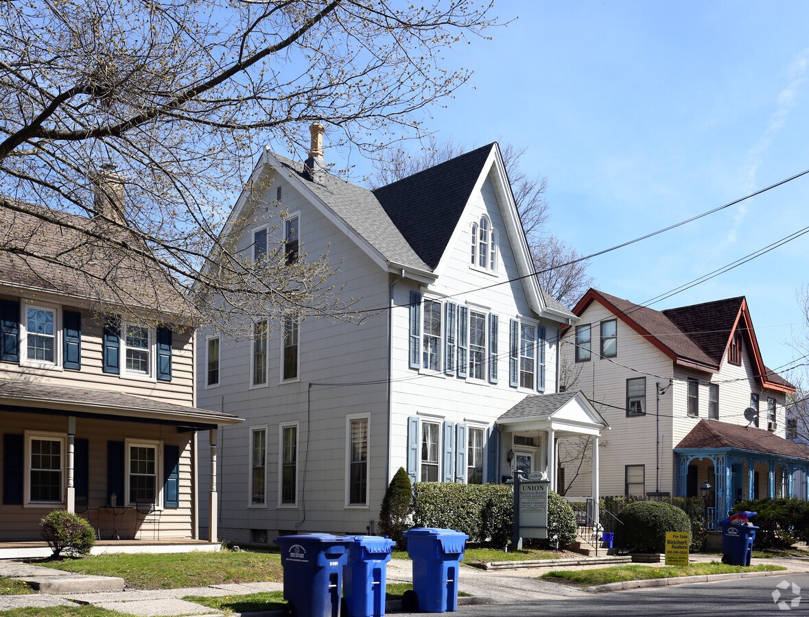 29 Union St, Medford, NJ 08055