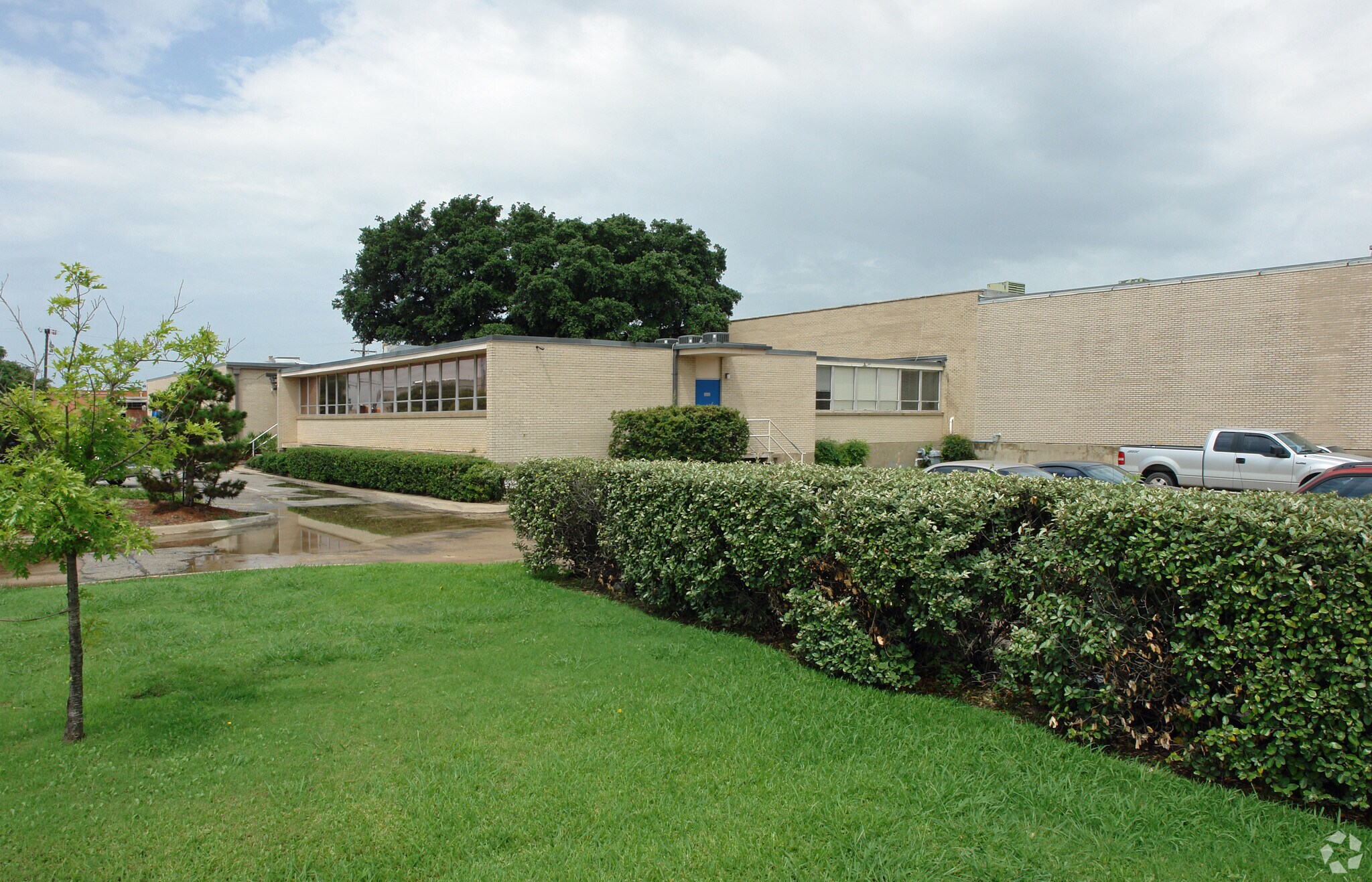 811 Regal Row, Dallas, TX for sale Building Photo- Image 1 of 1