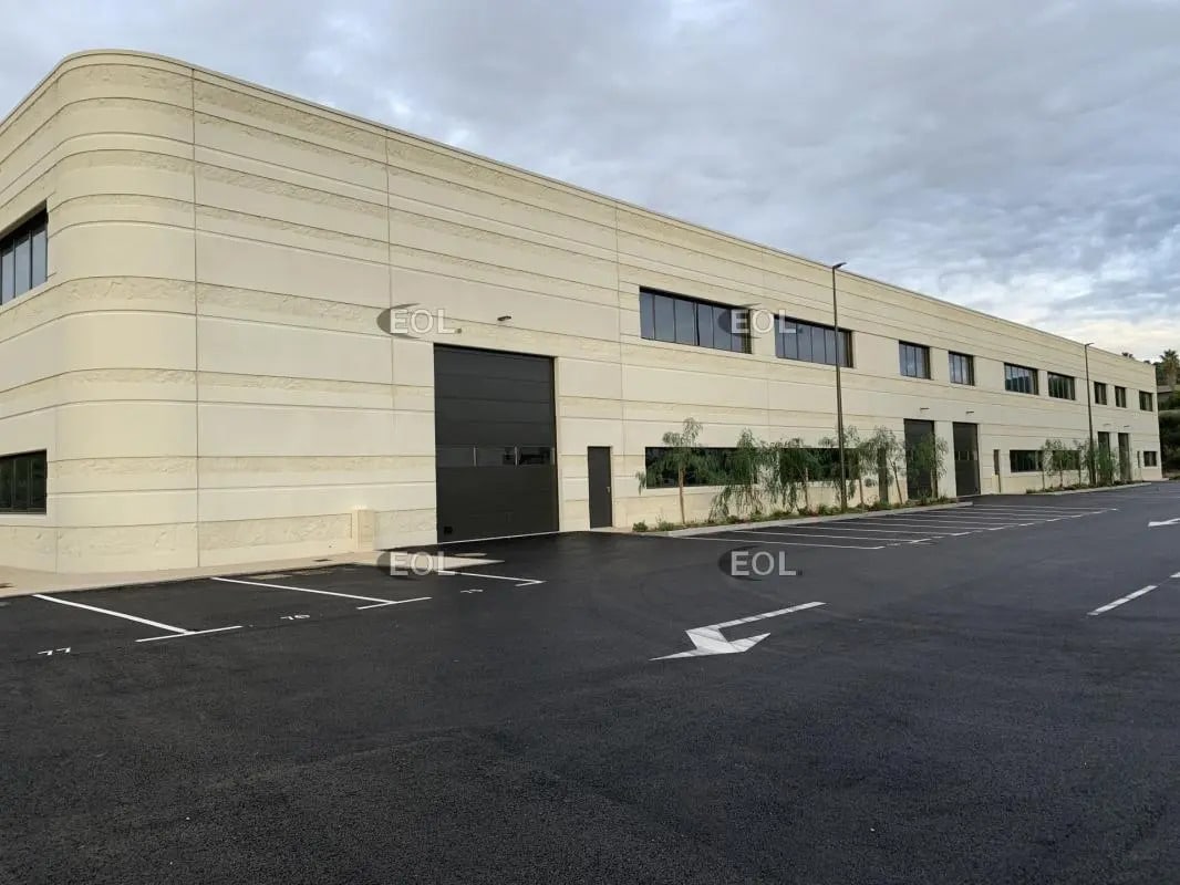 Flex in La Ciotat for lease Building Photo- Image 1 of 9