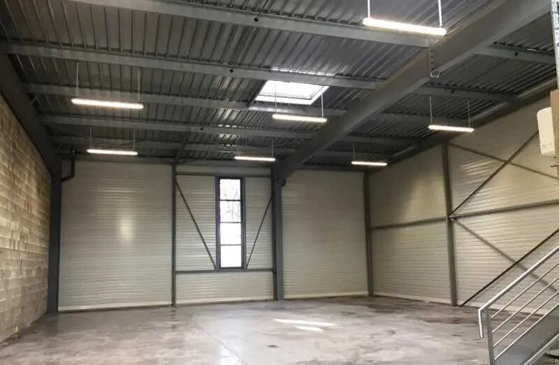 Flex in Croissy-Beaubourg for lease - Interior Photo - Image 2 of 19