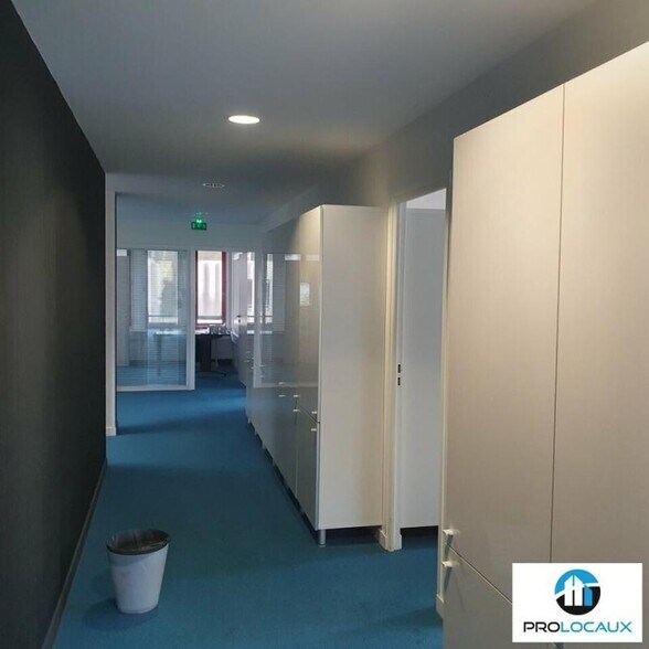 Office in Meylan for lease - Interior Photo - Image 2 of 11