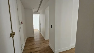 Office in Paris for lease Interior Photo- Image 1 of 5