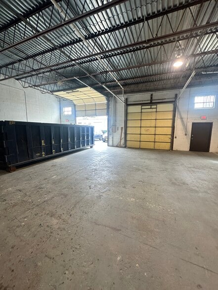 1595 Ocean Ave, Bohemia, NY for lease - Building Photo - Image 3 of 9
