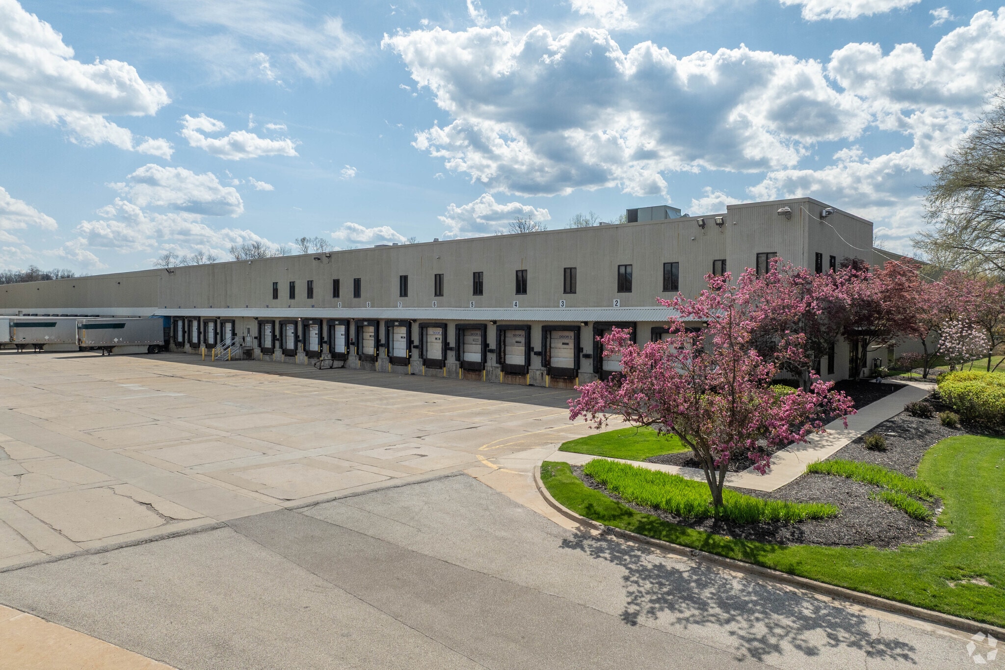 6575 Davis Industrial Pky, Solon, OH for lease Primary Photo- Image 1 of 5
