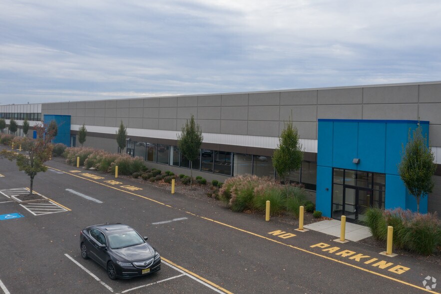 900 Wheeler Way Langhorne Pa 19047 Industrial Space For Lease