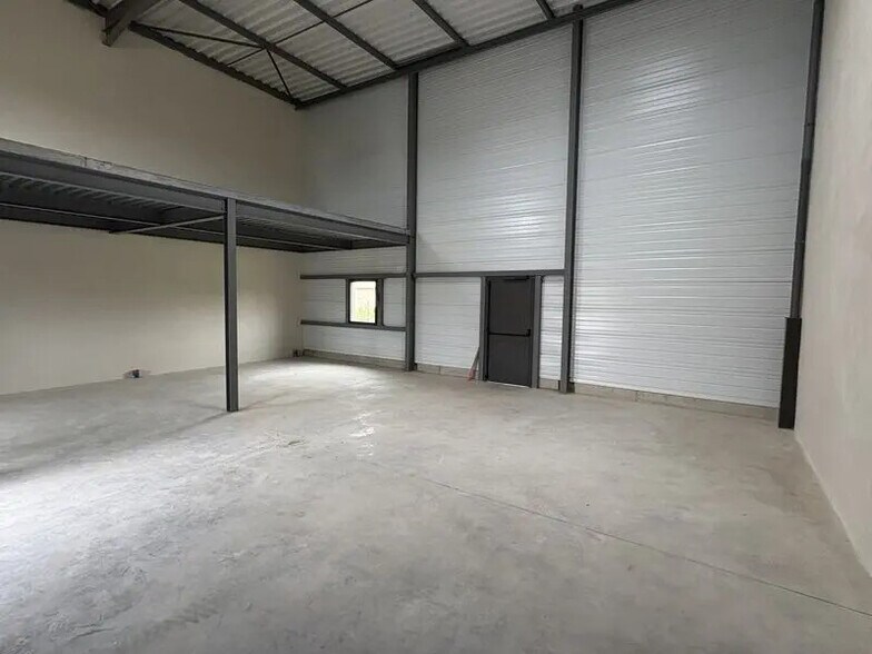 Flex in Saint-Étienne-la-Varenne for sale - Building Photo - Image 3 of 7