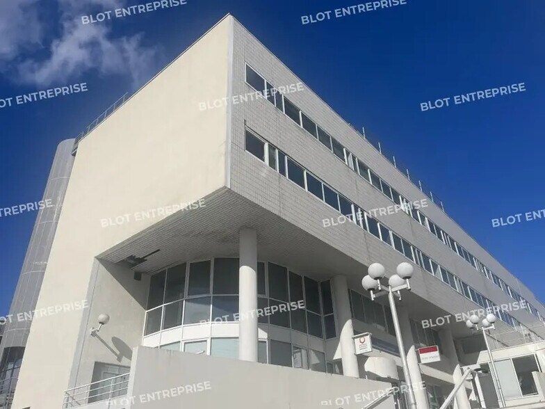 Office in Lorient for sale - Building Photo - Image 1 of 6