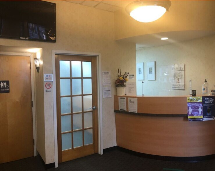 8703 Jamaica Ave, Woodhaven, NY for sale - Lobby - Image 1 of 1