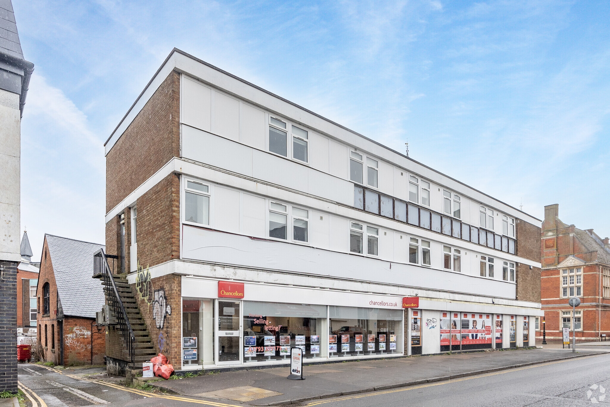 34-35 Regent Circ, Swindon for sale Primary Photo- Image 1 of 1
