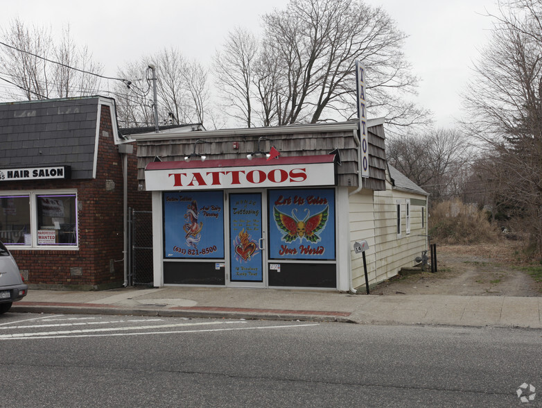 14 Broadway, Rocky Point, NY for sale - Primary Photo - Image 1 of 4