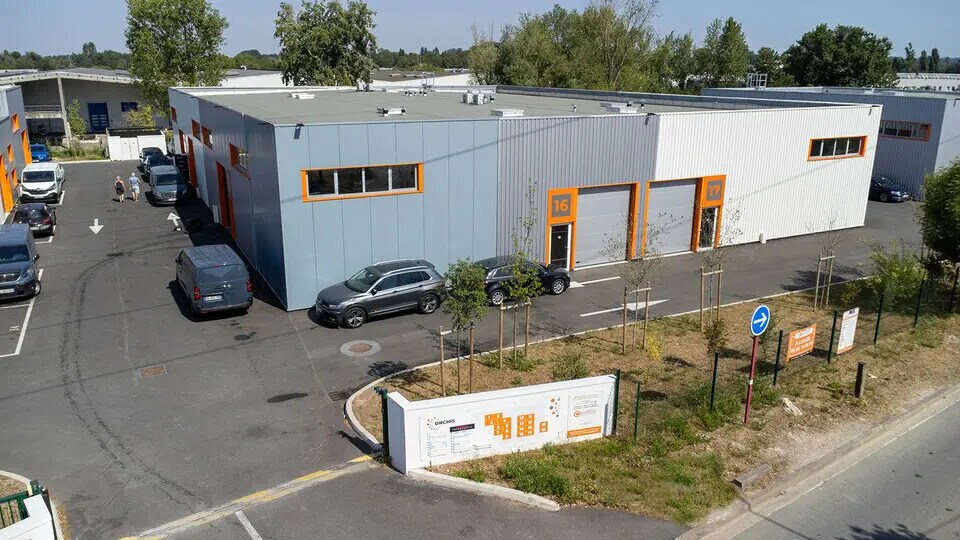 Flex in Carbon-Blanc for sale - Building Photo - Image 3 of 4