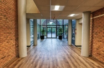 9755 Dogwood Rd, Roswell, GA for lease Interior Photo- Image 2 of 8