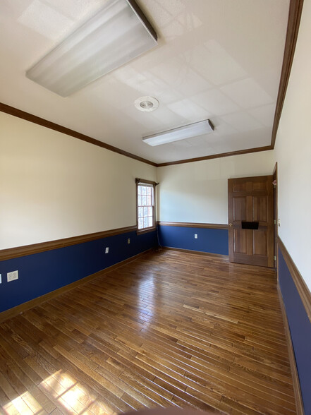 200-208 W Millbrook Rd, Raleigh, NC for lease - Interior Photo - Image 2 of 12