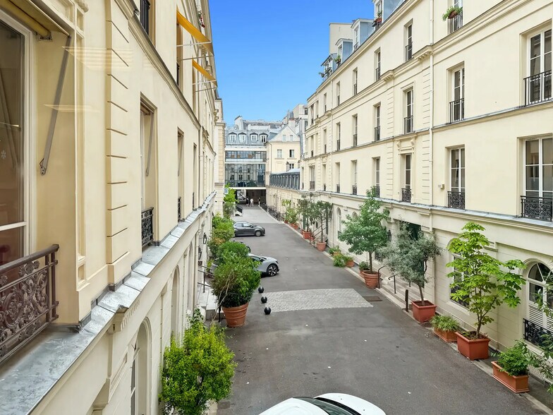 Office in Paris for lease - Building Photo - Image 2 of 7