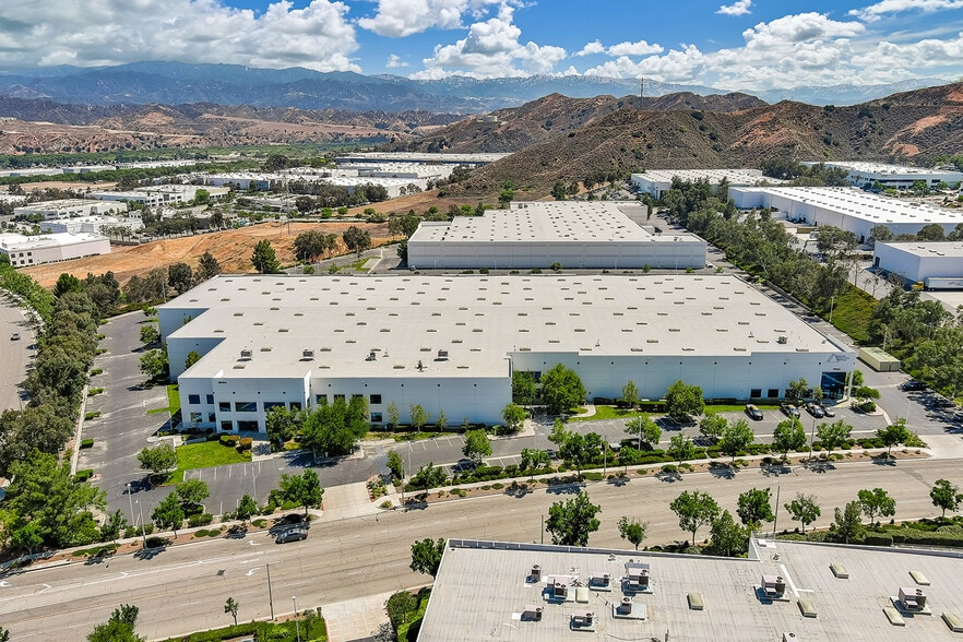 28104-28144 Witherspoon Pky, Valencia, CA for lease - Building Photo - Image 1 of 16