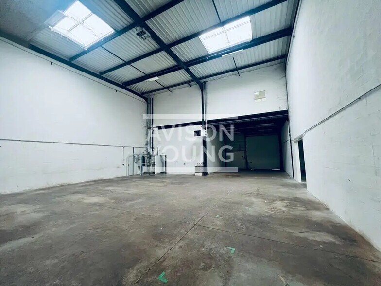 Flex in Saint-Denis for lease - Building Photo - Image 2 of 13