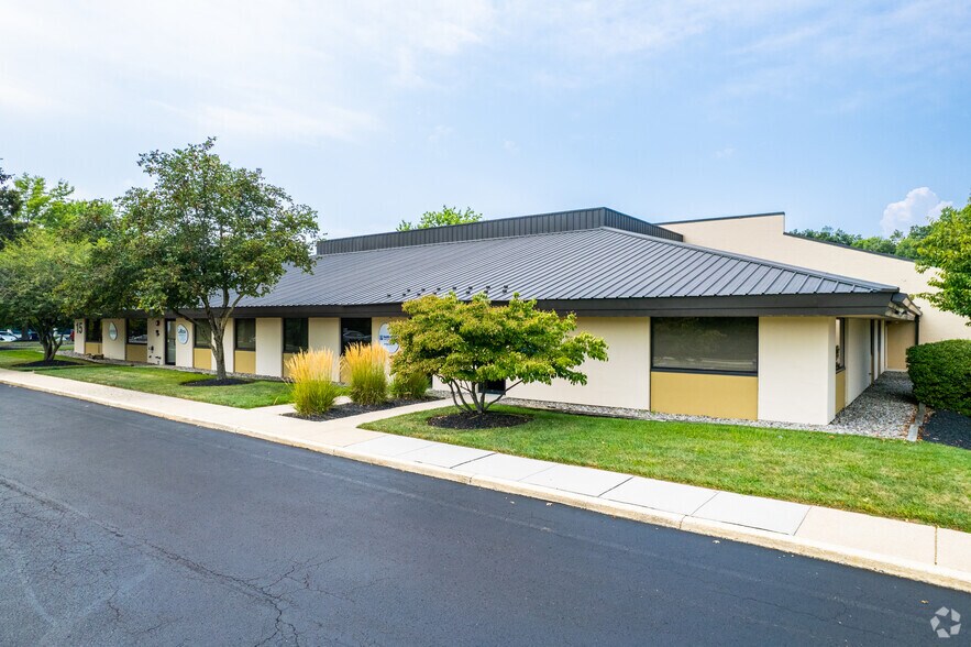 75 E Uwchlan Ave, Exton, PA for lease - Building Photo - Image 2 of 8