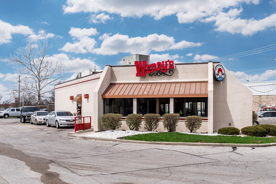 2215 Maplecrest Rd, Fort Wayne, IN for sale - Building Photo - Image 1 of 1