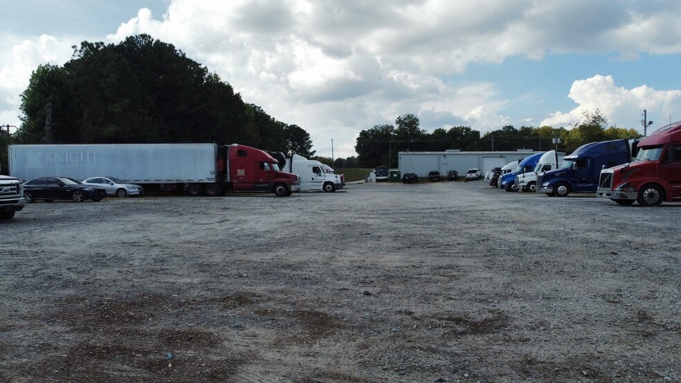 424 SE Broad St, Fairburn, GA for lease - Building Photo - Image 2 of 5