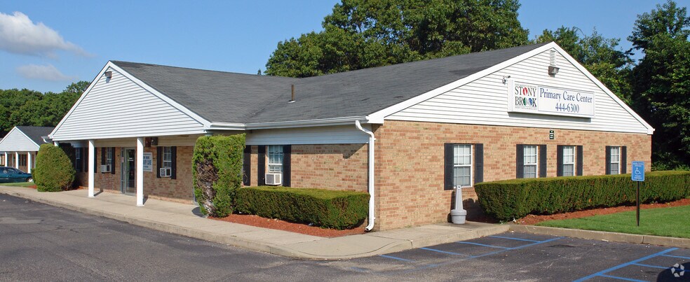 450 Waverly Ave, Patchogue, NY for sale - Primary Photo - Image 1 of 1