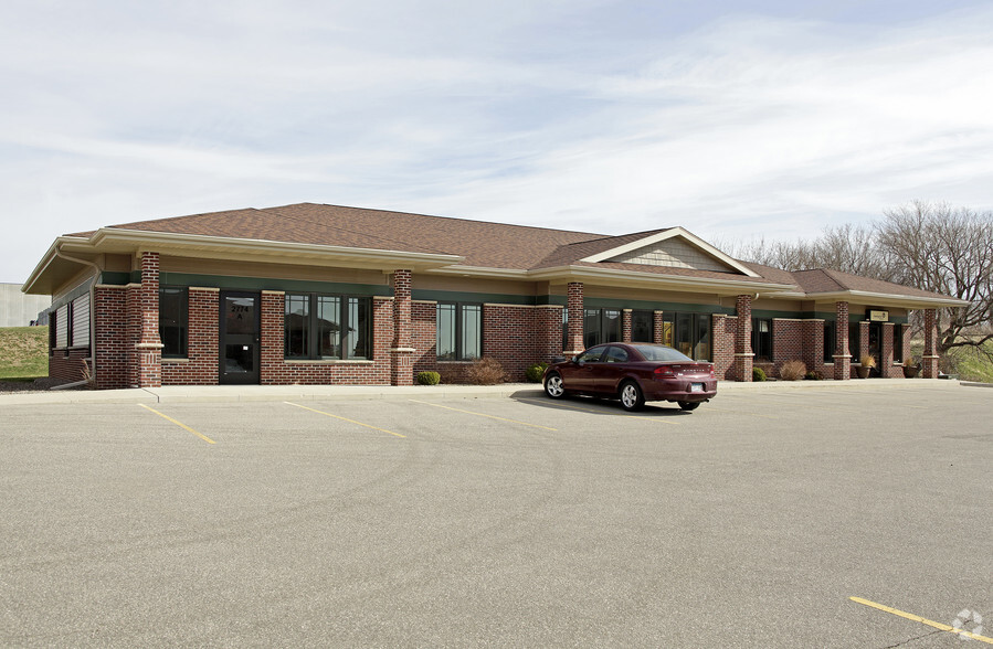 2774 Commerce Dr NW, Rochester, MN for lease - Primary Photo - Image 2 of 16