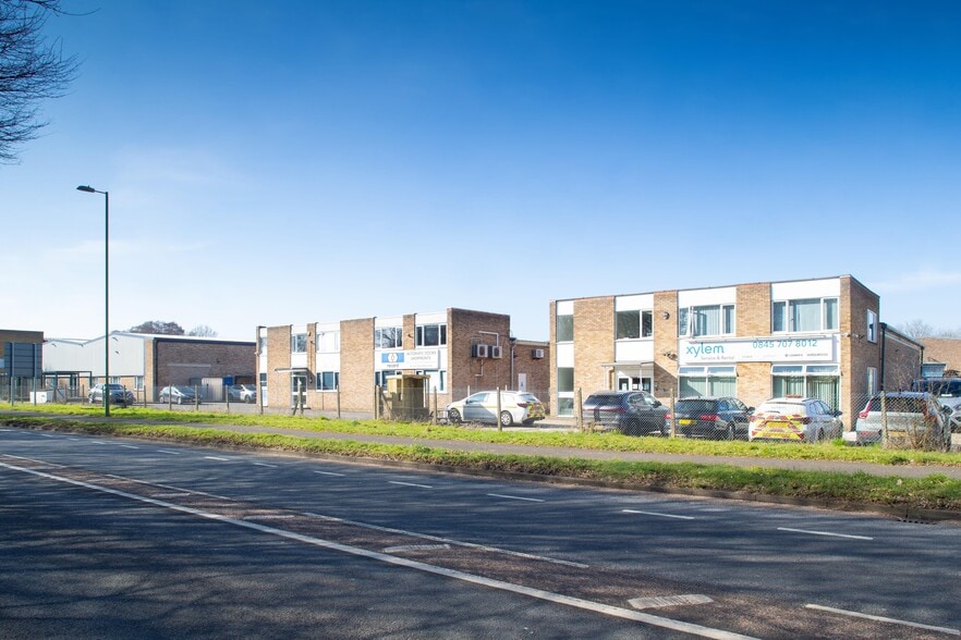 17 Invincible Rd, Farnborough for lease - Building Photo - Image 3 of 4