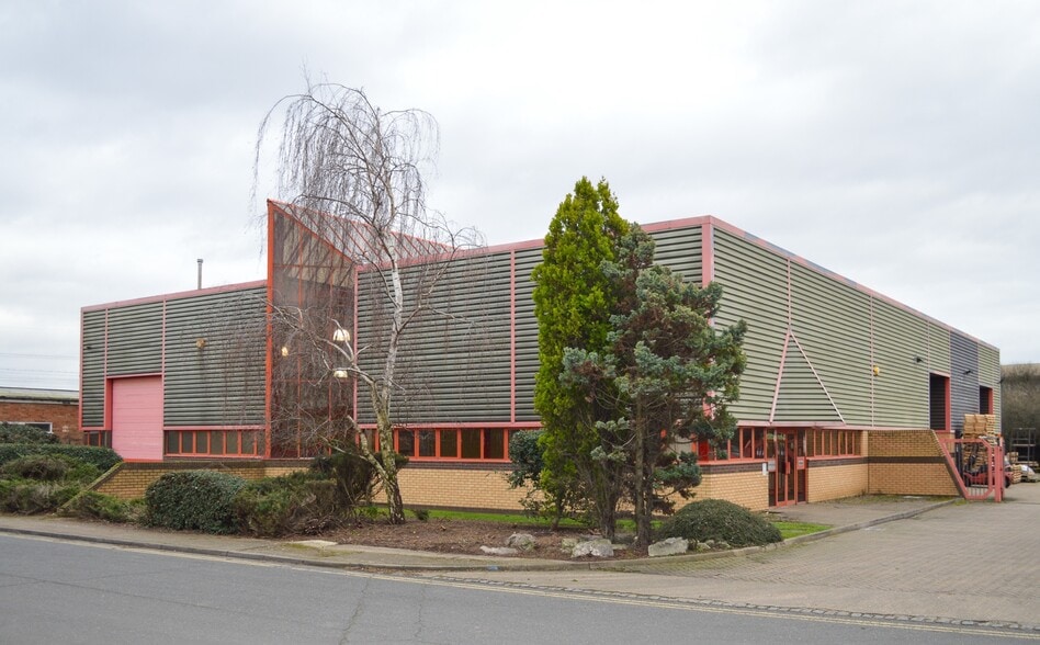 6 Tyne Rd, Sandy for sale - Primary Photo - Image 1 of 1