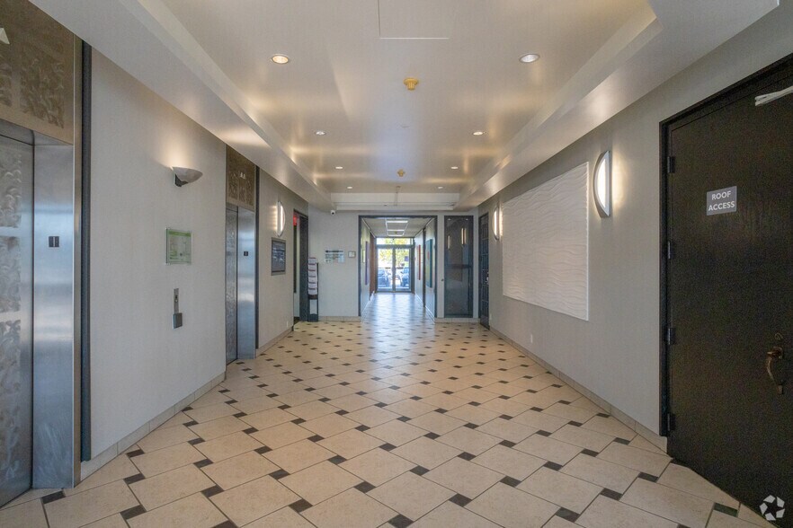 4045 NW 64th St, Oklahoma City, OK for lease - Lobby - Image 2 of 11