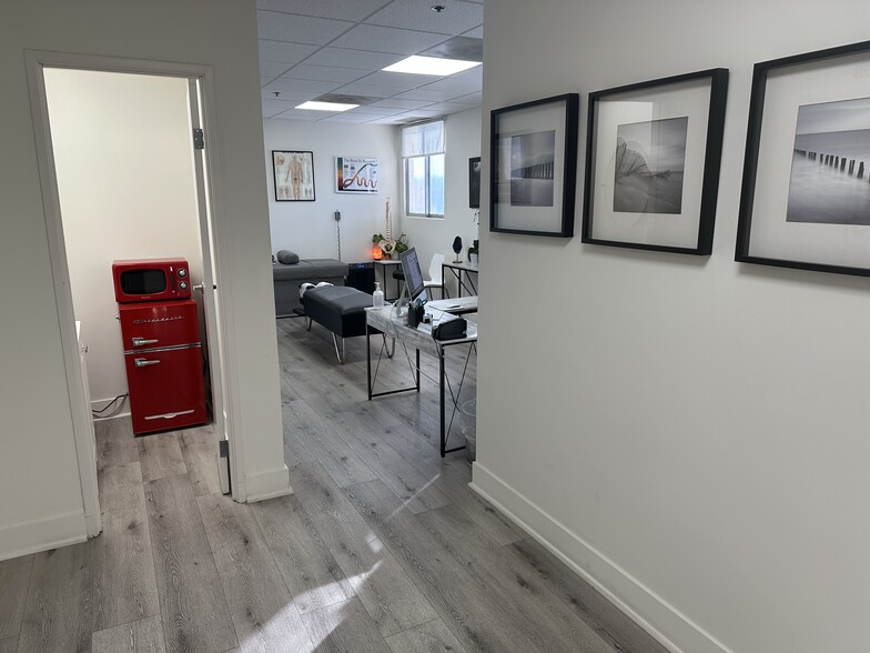 16260 Ventura Blvd, Encino, CA for lease - Interior Photo - Image 2 of 9