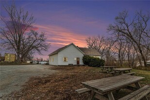 505 MO-273 Highway, Tracy MO - Convenience Store