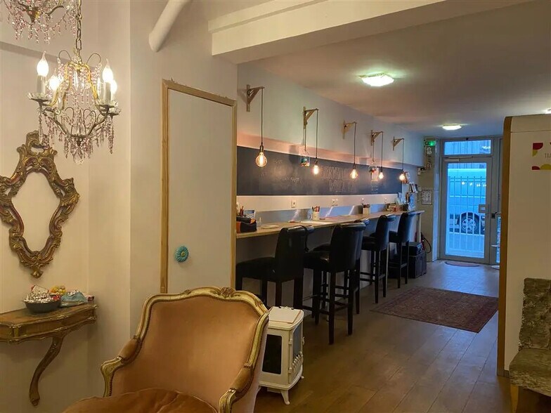 Office in Paris for lease - Building Photo - Image 3 of 5