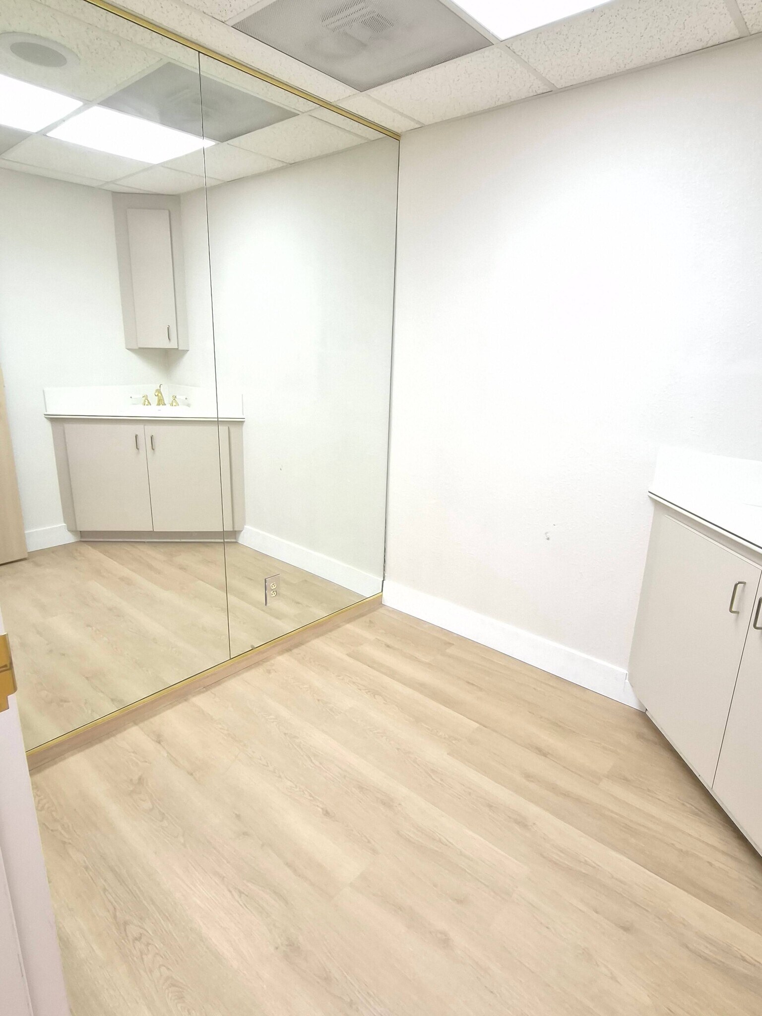 1320 Apple Ave, Hayward, CA for lease Interior Photo- Image 1 of 11
