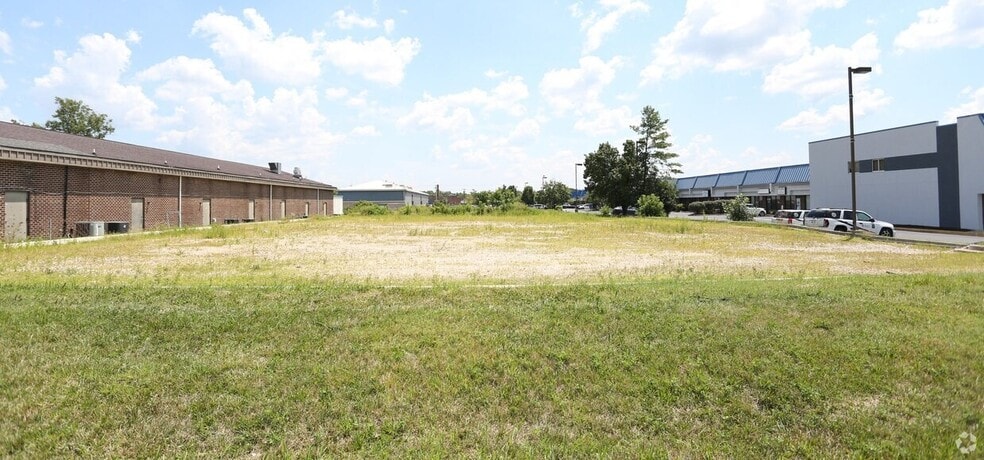 11845 Park Waldorf Ln, Waldorf, MD for lease - Primary Photo - Image 1 of 1