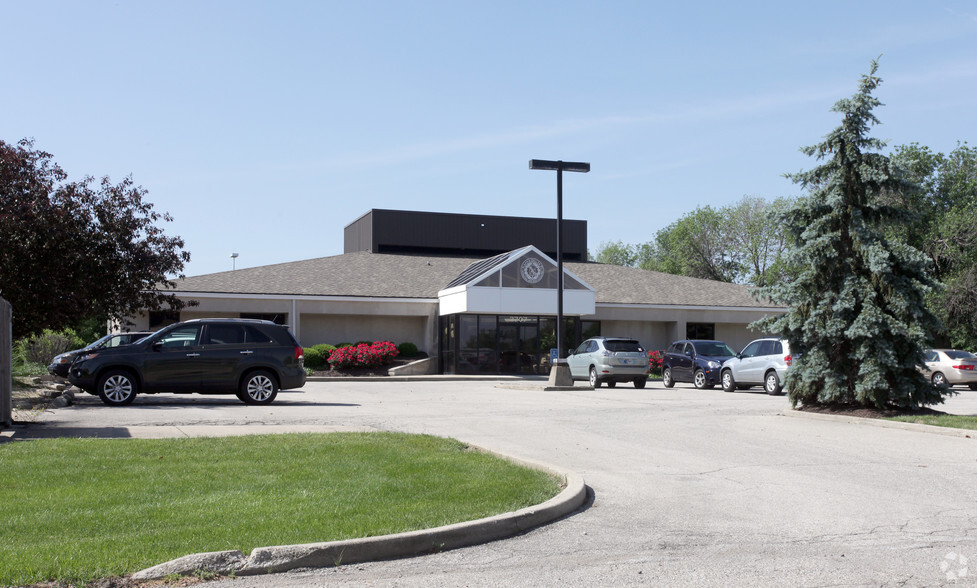 3707 Woodview Ter, Indianapolis, IN for lease - Building Photo - Image 1 of 9