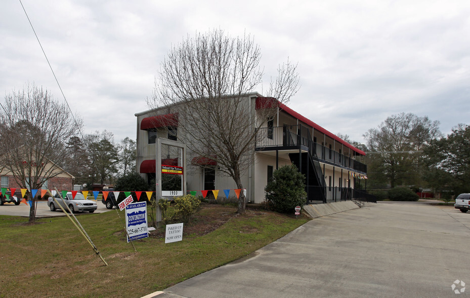 1920 Florida Ave SW, Denham Springs, LA for sale - Primary Photo - Image 1 of 1