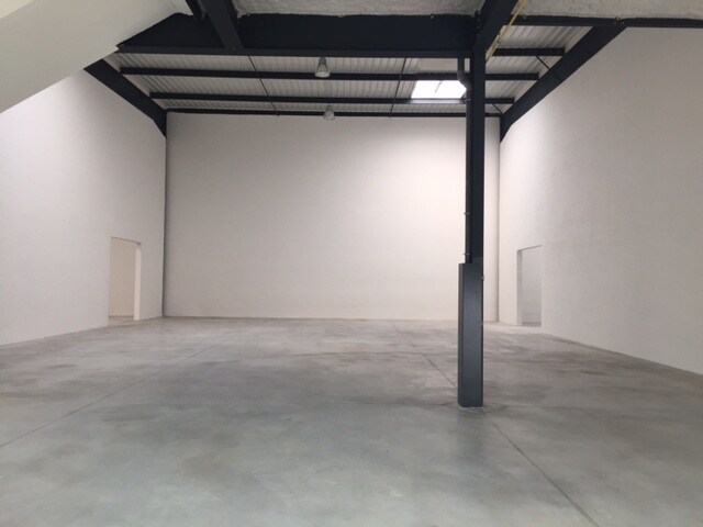 Flex in Viry-Châtillon for lease - Building Photo - Image 3 of 12
