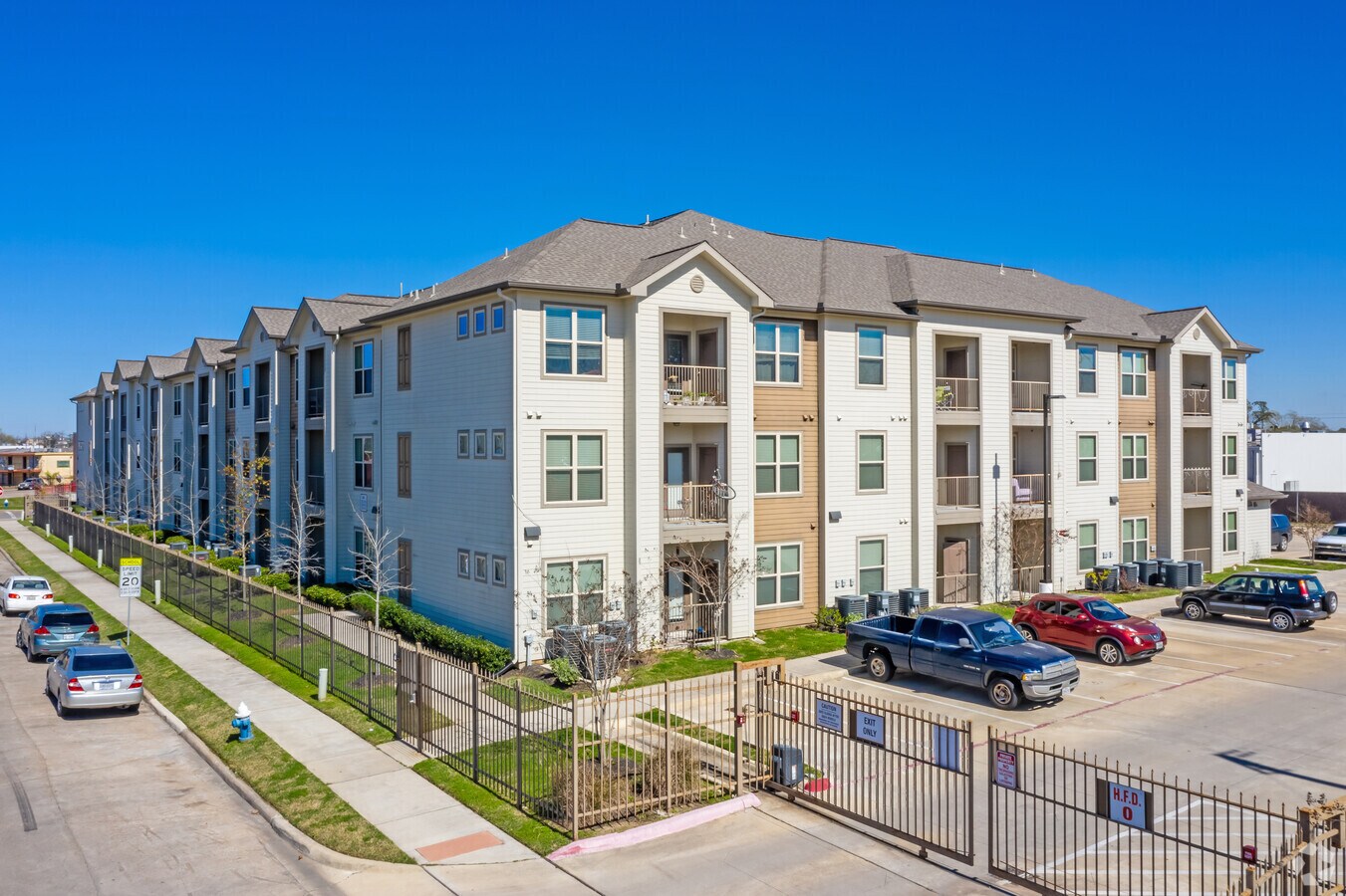 6520 Jamail Dr, Houston, TX 77023